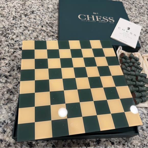 Classic Chess Set - Picture 5 of 6